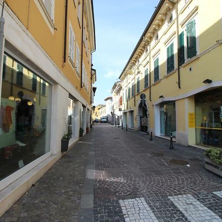 La Mansarda di Juliette Apartment Desenzano del Garda Bagian luar foto