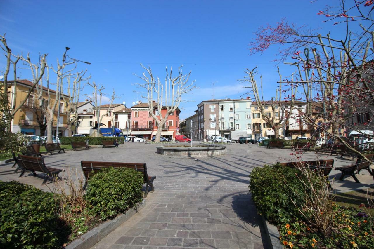 La Mansarda di Juliette Apartment Desenzano del Garda Bagian luar foto