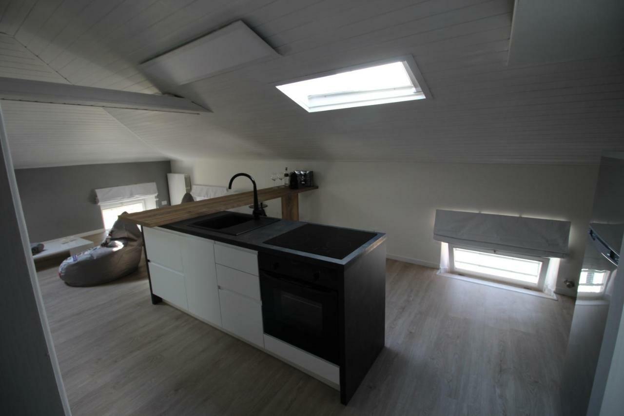 La Mansarda di Juliette Apartment Desenzano del Garda Bagian luar foto