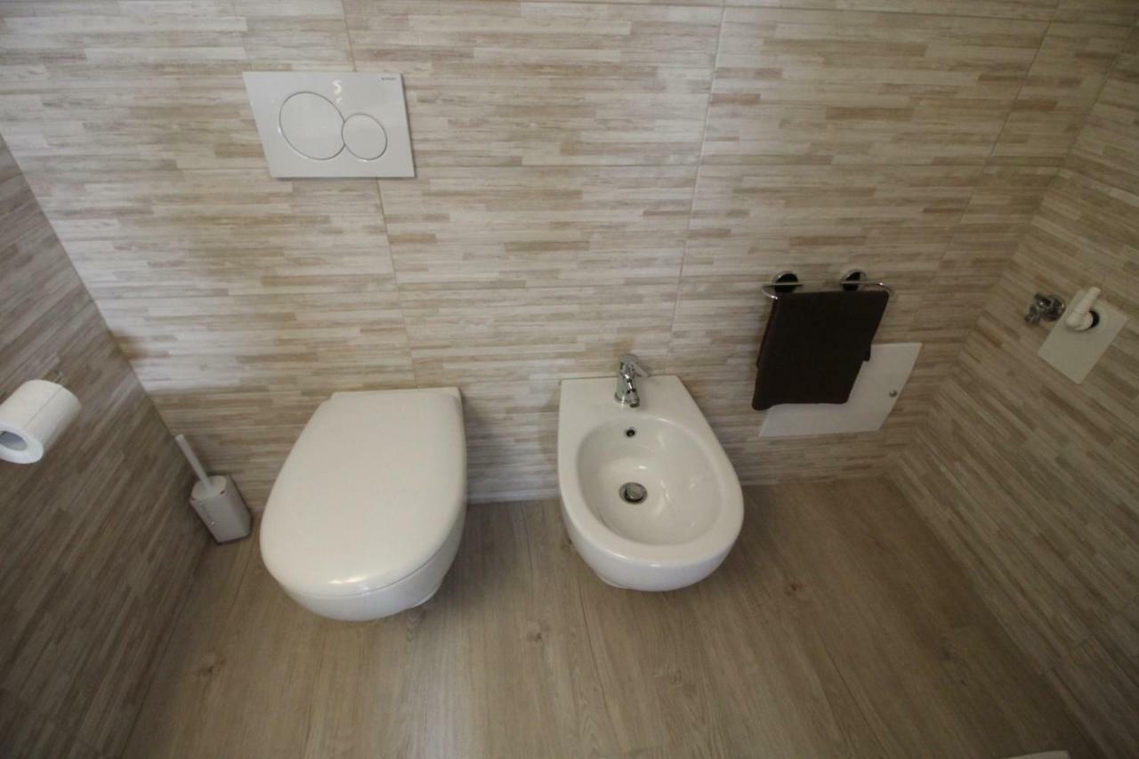 La Mansarda di Juliette Apartment Desenzano del Garda Bagian luar foto