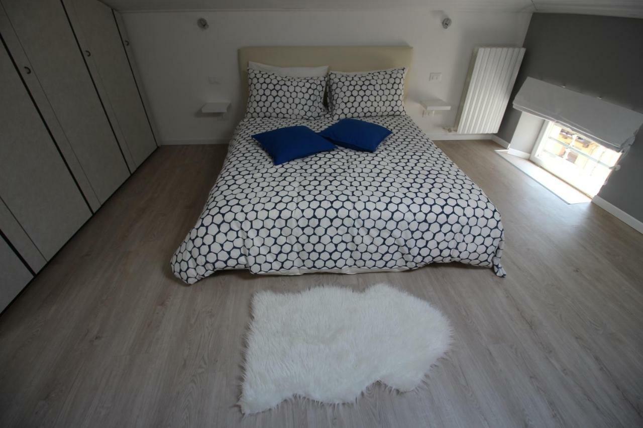 La Mansarda di Juliette Apartment Desenzano del Garda Bagian luar foto