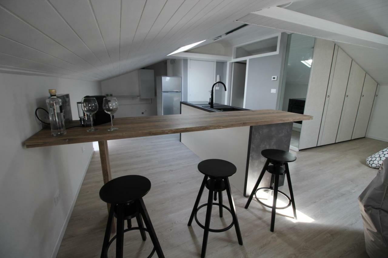 La Mansarda di Juliette Apartment Desenzano del Garda Bagian luar foto