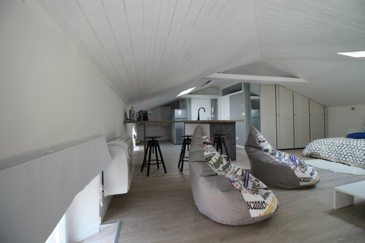 La Mansarda di Juliette Apartment Desenzano del Garda Bagian luar foto