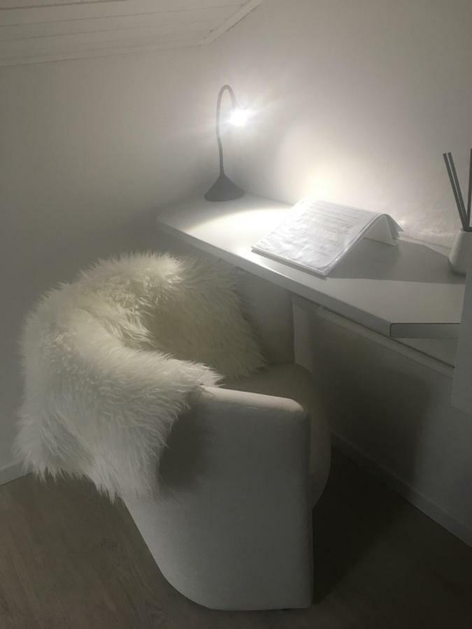 La Mansarda di Juliette Apartment Desenzano del Garda Bagian luar foto