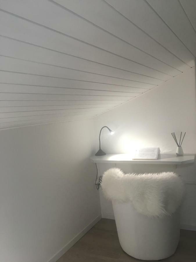 La Mansarda di Juliette Apartment Desenzano del Garda Bagian luar foto