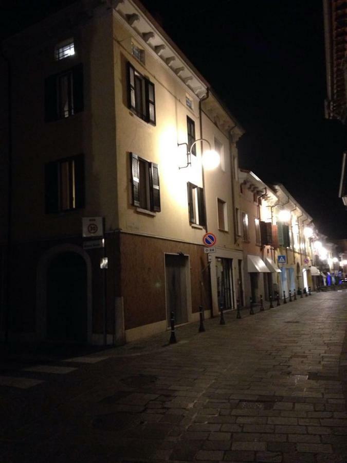 La Mansarda di Juliette Apartment Desenzano del Garda Bagian luar foto