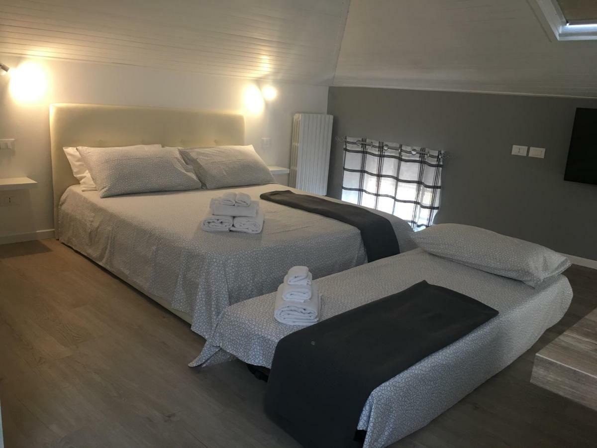 La Mansarda di Juliette Apartment Desenzano del Garda Bagian luar foto